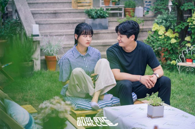 Phim mới của &quot;chồng cũ&quot; Goo Hye Sun lại có biến: Nam phụ diễn cùng vừa qua đời, hàng loạt cảnh quay sẽ bị cắt bỏ - Ảnh 4.
