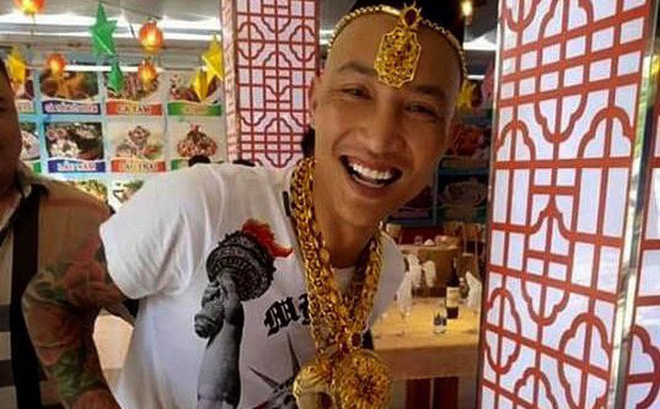 Nhìn lại năm 2019 của các giang hồ mạng: Khá Bảnh đi tù, Huấn Hoa Hồng đi cai nghiện và hàng loạt “thánh” nói đạo lý sa lưới công an - Ảnh 8. Nhìn lại năm 2019 của các giang hồ mạng: Khá Bảnh đi tù, Huấn Hoa Hồng đi cai nghiện và hàng loạt “thánh” nói đạo lý sa lưới công an - Ảnh 8.