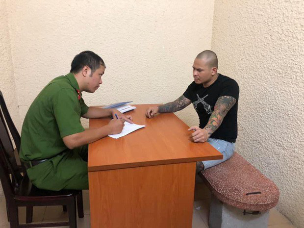 Nhìn lại năm 2019 của các giang hồ mạng: Khá Bảnh đi tù, Huấn Hoa Hồng đi cai nghiện và hàng loạt “thánh” nói đạo lý sa lưới công an - Ảnh 9. Nhìn lại năm 2019 của các giang hồ mạng: Khá Bảnh đi tù, Huấn Hoa Hồng đi cai nghiện và hàng loạt “thánh” nói đạo lý sa lưới công an - Ảnh 9.