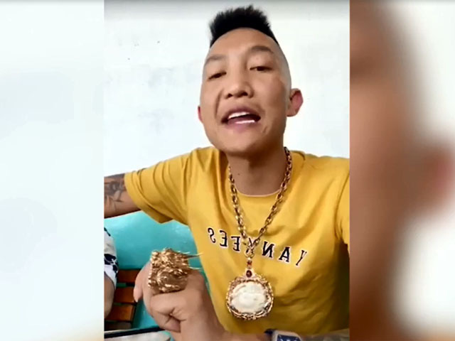Nhìn lại năm 2019 của các giang hồ mạng: Khá Bảnh đi tù, Huấn Hoa Hồng đi cai nghiện và hàng loạt “thánh” nói đạo lý sa lưới công an - Ảnh 7. Nhìn lại năm 2019 của các giang hồ mạng: Khá Bảnh đi tù, Huấn Hoa Hồng đi cai nghiện và hàng loạt “thánh” nói đạo lý sa lưới công an - Ảnh 7.