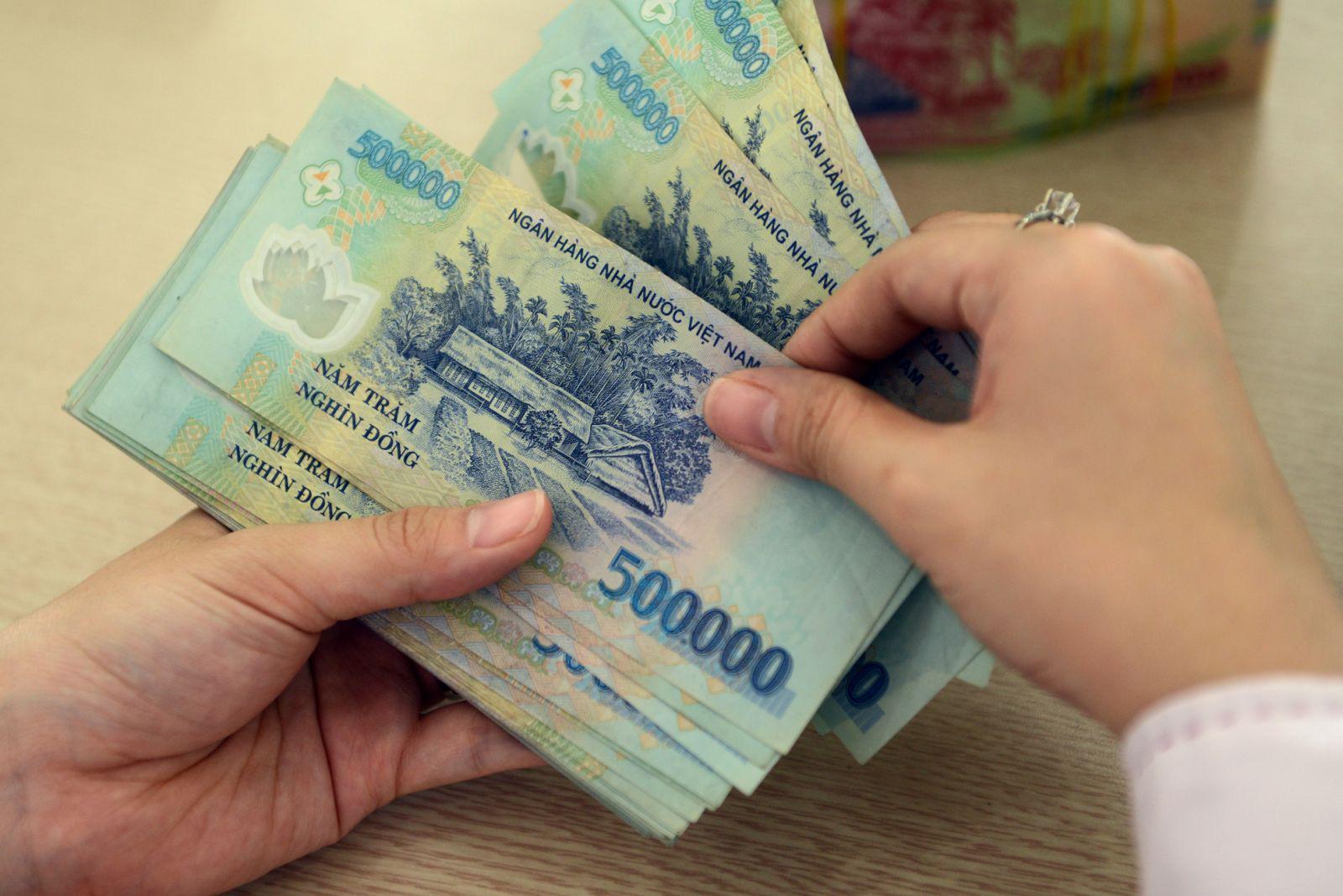 Tất tần tật về tháng lương thứ 13 mà nhiều người cứ tưởng là thưởng Tết