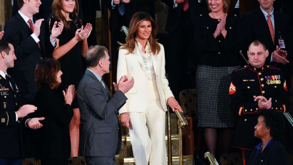 12 lần Melania Trump gửi gắm thông điệp của mình qua phong cách thời trang của mình - Ảnh 3.