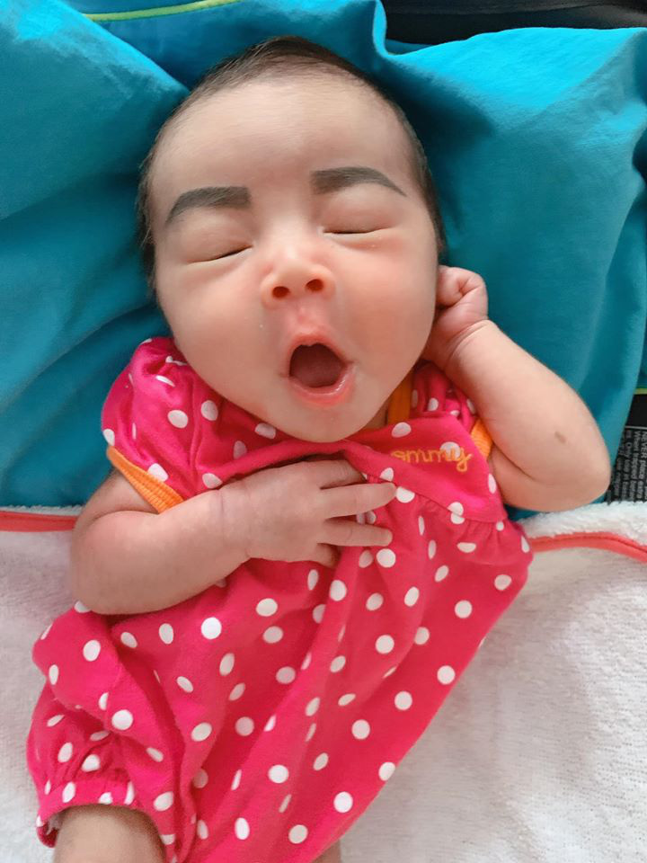 Biểu cảm em bé hot nhất MXH - Em bé này đang gây sốt trên mạng với những biểu cảm ngộ nghĩnh và đáng yêu. Hãy cùng xem những hình ảnh của bé để bắt kịp xu hướng hot trên mạng nhé!