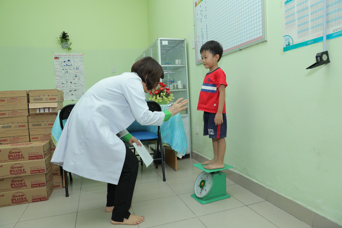 Nhiều trẻ cải thiện tình trạng suy dinh dưỡng, thấp còi sau 7 tháng được Nutifood chăm sóc - Ảnh 1. Nhiều trẻ cải thiện tình trạng suy dinh dưỡng, thấp còi sau 7 tháng được Nutifood chăm sóc - Ảnh 1.
