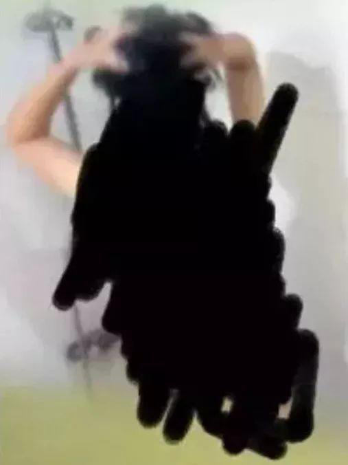 Rộ trào lưu &quot;camera giấu kín&quot; chuyên chụp trộm mẹ khi thay đồ của học sinh tiểu học Hàn Quốc - Ảnh 2.
