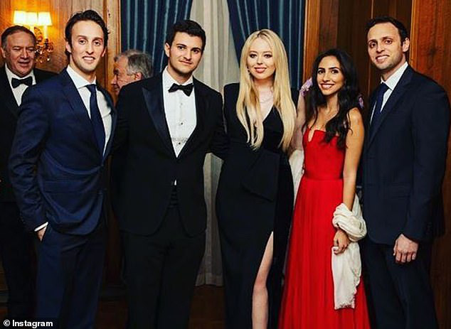 Tiffany Trump khoe ảnh đẹp hút hồn với chiếc váy đen nóng bỏng nhưng khi soi ảnh đời thường, cộng đồng mạng mới ngã ngửa chỉ ra một loạt nhược điểm - Ảnh 1.