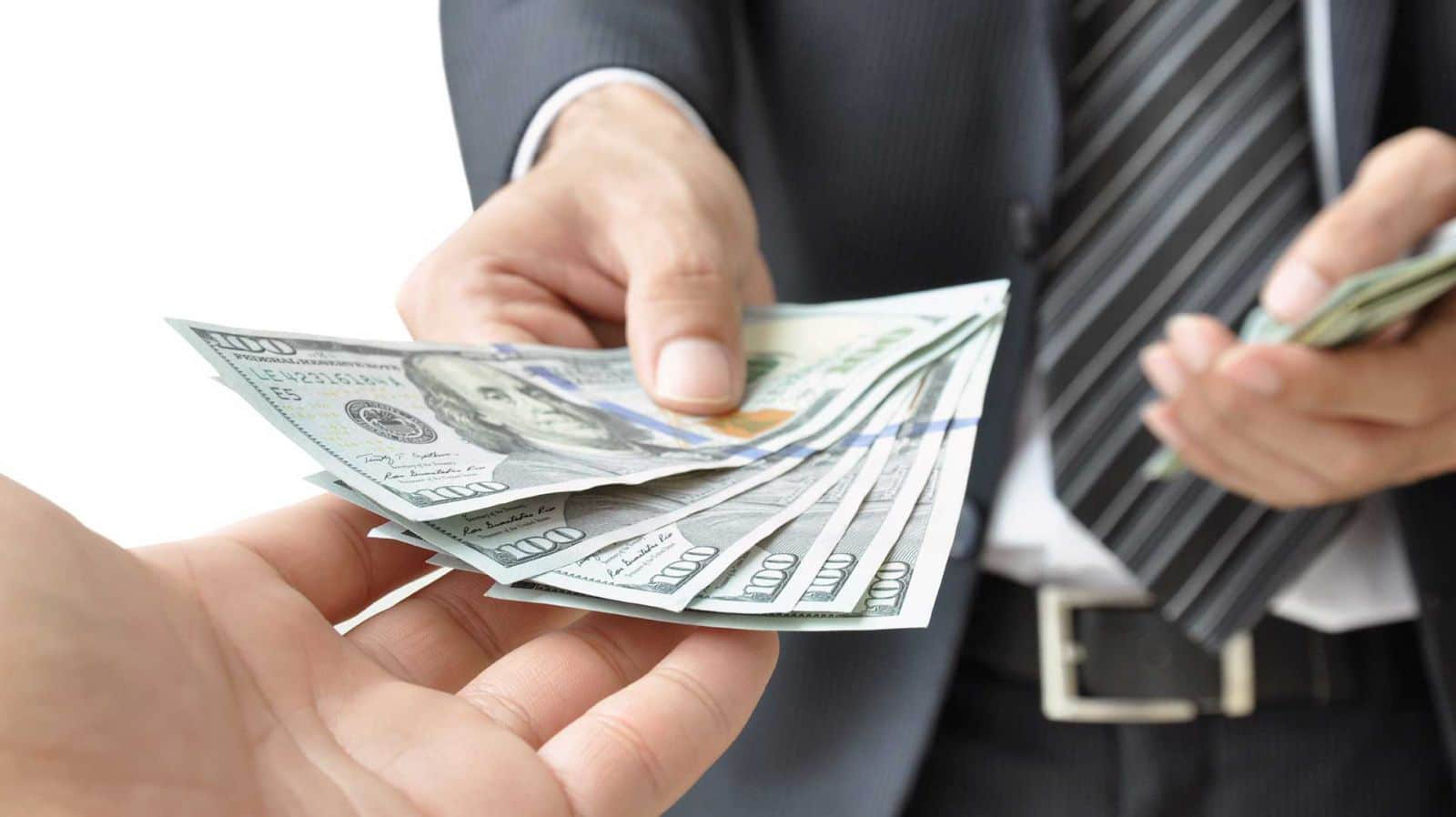 6 nguyên tắc vay-trả tiền để chị em công sở dễ bề nhìn mặt nhau dịp cuối năm