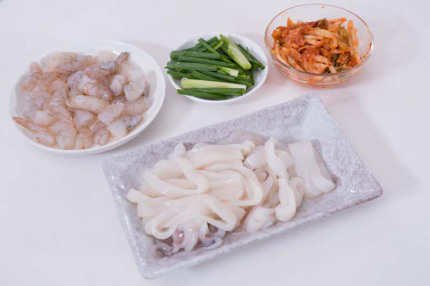 Trời lạnh học ngay cách làm bánh kim chi kiểu Hàn tuyệt ngon - Ảnh 2.