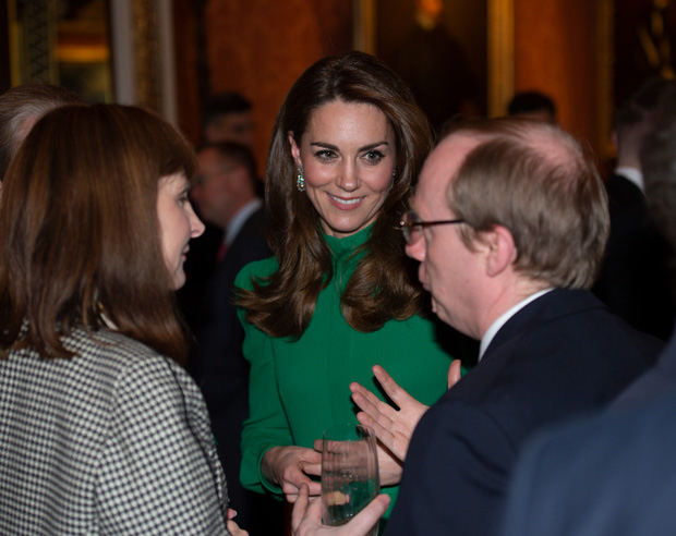 Diện váy 30 triệu đồng, Công nương Kate “cân” cả Hoàng gia Anh, đọ sắc với Đệ nhất phu nhân Mỹ  - Ảnh 5.