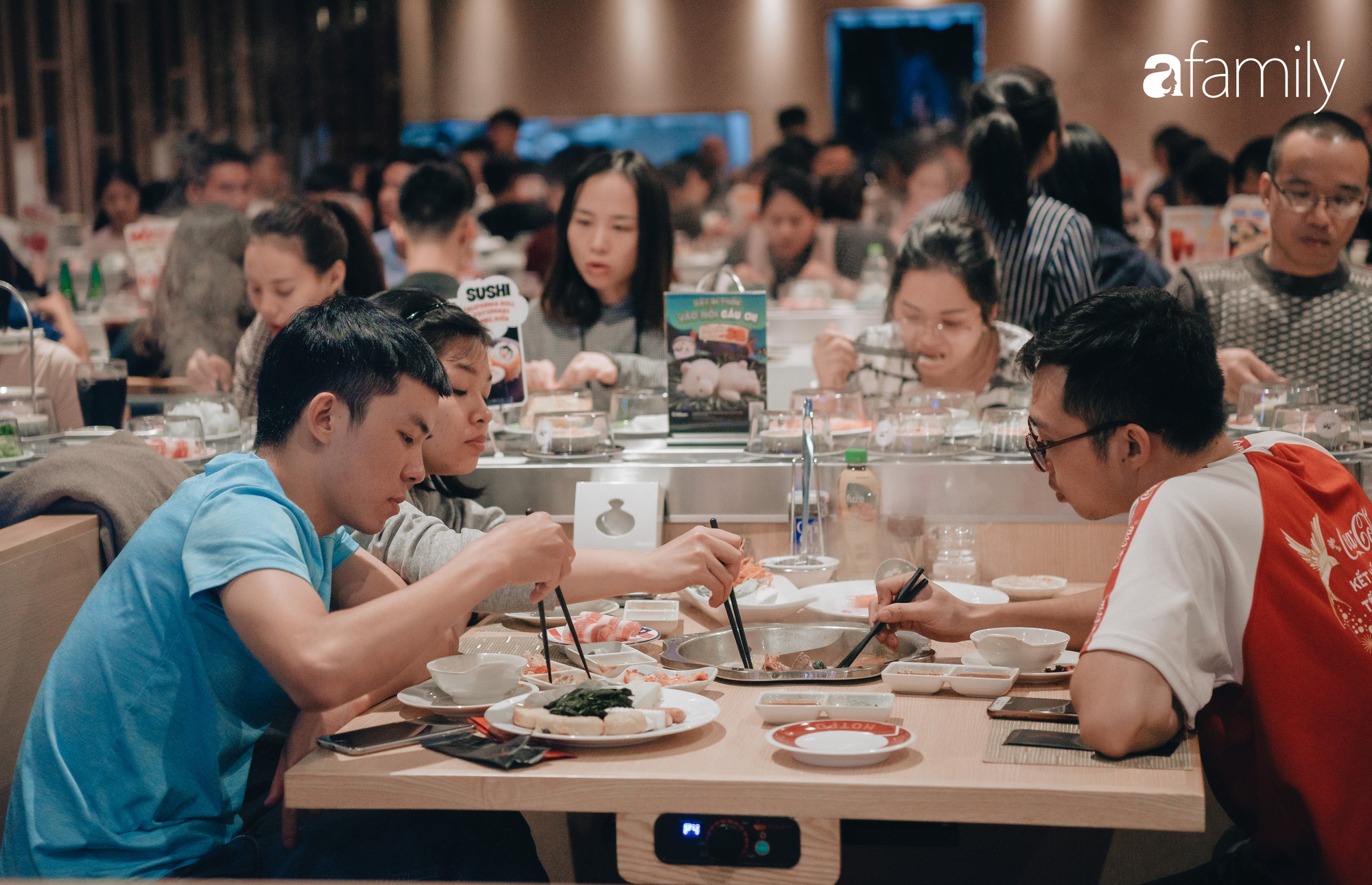 Trải nghiệm phố ẩm thực ngày đầu tiên mở cửa tại Aeon Mall Hà Đông: Hàng chục cái tên nổi tiếng, đồ ăn hấp dẫn, đông khách - Ảnh 9.