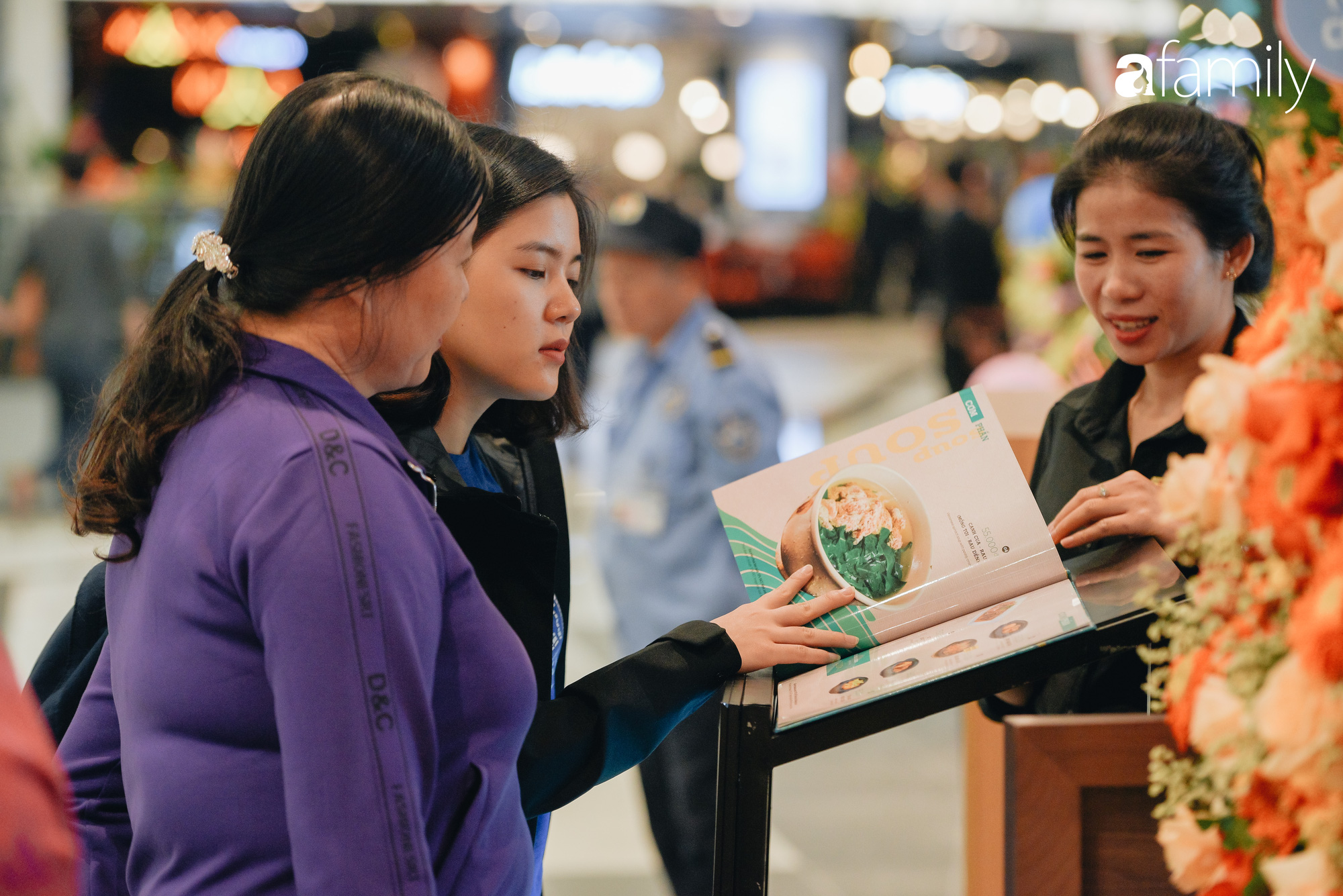 Trải nghiệm phố ẩm thực ngày đầu tiên mở cửa tại Aeon Mall Hà Đông: Hàng chục cái tên nổi tiếng, đồ ăn hấp dẫn, đông khách - Ảnh 6.