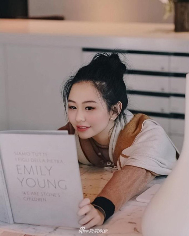 So bì nhan sắc cùng tài năng của các ái nữ nhà sao Hoa ngữ: Người nổi bật nhờ thân hình quyến rũ, người lại thu hút sự chú ý bởi học lực khủng - Ảnh 13. So bì nhan sắc cùng tài năng của các ái nữ nhà sao Hoa ngữ: Người nổi bật nhờ thân hình quyến rũ, người lại thu hút sự chú ý bởi học lực khủng - Ảnh 13.