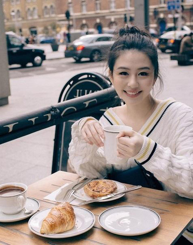 So bì nhan sắc cùng tài năng của các ái nữ nhà sao Hoa ngữ: Người nổi bật nhờ thân hình quyến rũ, người lại thu hút sự chú ý bởi học lực khủng - Ảnh 14. So bì nhan sắc cùng tài năng của các ái nữ nhà sao Hoa ngữ: Người nổi bật nhờ thân hình quyến rũ, người lại thu hút sự chú ý bởi học lực khủng - Ảnh 14.