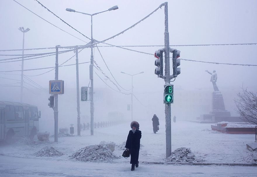 Amos Chapple bắt đầu chuyến hành trình từ thành phố Yakutsk thuộc miền đông bắc nước Nga. Nơi đây khá gần với ngôi làng Oymyakon. Yakutsk cũng được coi là thành phố lạnh nhất thế giới với nhiệt độ mùa đông ở mức -34 độ C