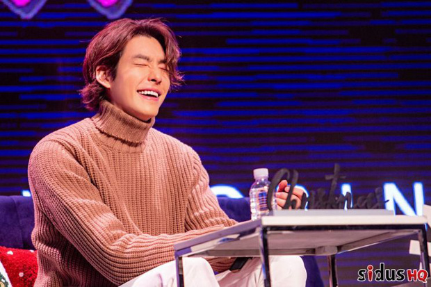 Kim Woo Bin trong fanmeeting đầu tiên: Đẹp trai ngời ngợi sau 2 năm trị bệnh, xúc động nhất là hành động này của nam diễn viên - Ảnh 4.