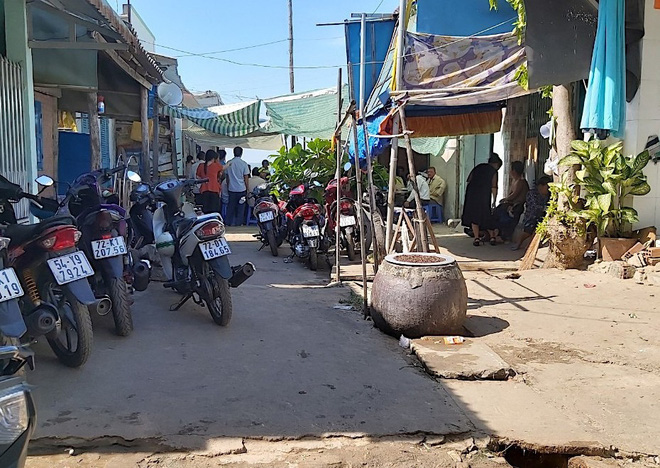 Vũng Tàu: Diễn biến vụ chồng bị truy sát tử vong vì vợ rửa cá tạt nước trúng tường nhà hàng xóm - Ảnh 1.