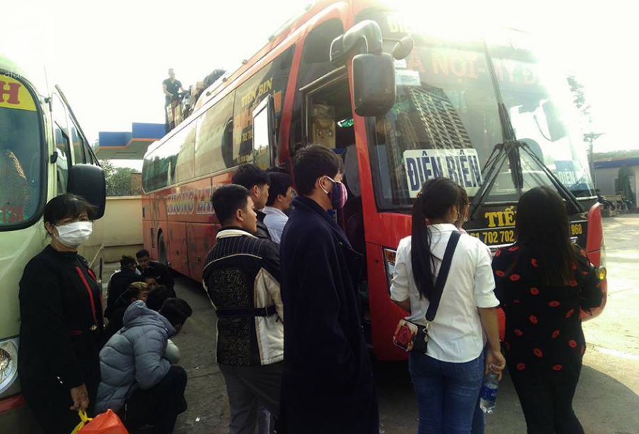 Hà Nội: Hàng vạn người dân đổ về quê ăn Tết bằng xe máy, quốc lộ 1A tắc nghẽn - Ảnh 11.