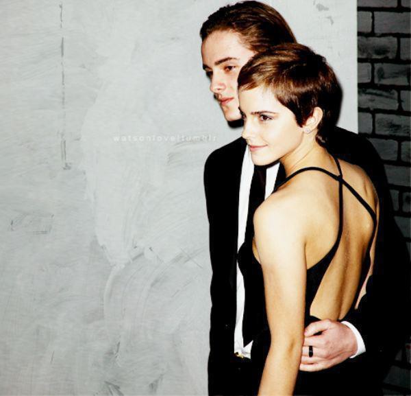 Everyone knows that witch Emma Watson is beautiful, but her younger brother's classy appearance is unexpected - Photo 1.