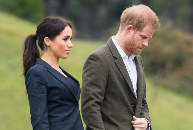 Tạp chí Mỹ gây sốc khi tuyên bố Nữ hoàng Anh yêu cầu Meghan và Harry phải rời khỏi Cung điện hoàng gia vì điều này - Ảnh 1.