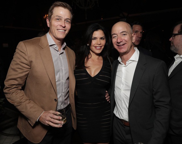 Tình yêu kiểu tỷ phú: Jeff Bezos yêu vợ bạn thân, Warren Buffett yêu bạn thân của vợ và 2 cái kết hoàn toàn đối lập - Ảnh 2.