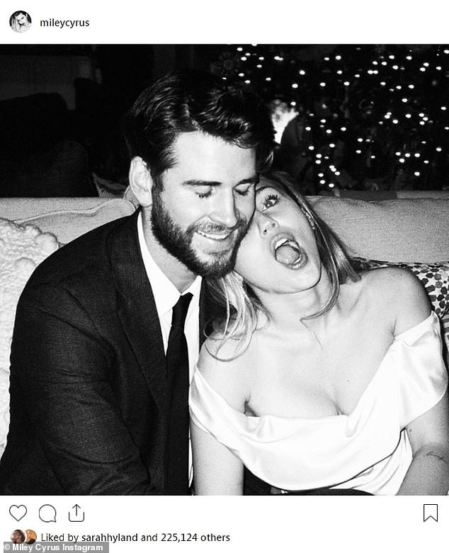 Ngọt ngào như cô dâu Miley Cyrus: Khoe nguyên album ảnh cưới tình ơi là tình nhân ngày Valentine - Ảnh 1.