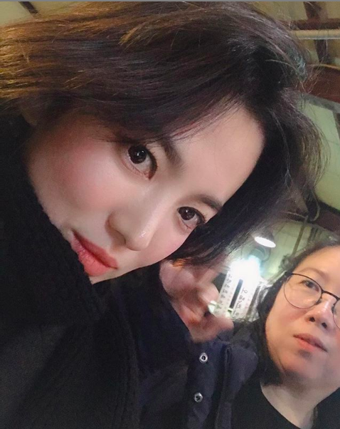 Song Hye Kyo tái xuất cực xinh đẹp trên Instagram nhưng netizen đồng loạt khủng bố bằng câu hỏi liên quan tới Song Joong Ki  - Ảnh 2.
