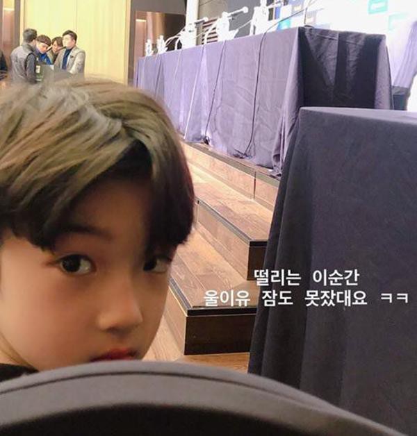 Cậu bé đẹp trai gây chú ý vì tặng hoa cho Công Phượng, thân thiết bên HLV Park Hang-seo, biết danh tính mới thật bất ngờ - Ảnh 5.