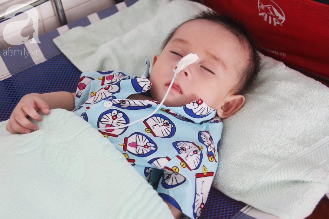 Hơn 1,2 tỷ đồng giúp đỡ bé trai 7 tháng tuổi bại não, bị mẹ bỏ rơi trước cổng chùa sang Singapore chữa trị - Ảnh 10.