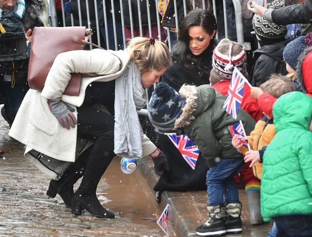 Bất chấp tin đồn Meghan mang thai giả, Hoàng tử Harry đã âm thầm chứng minh, bảo vệ vợ bằng hành động này - Ảnh 5.