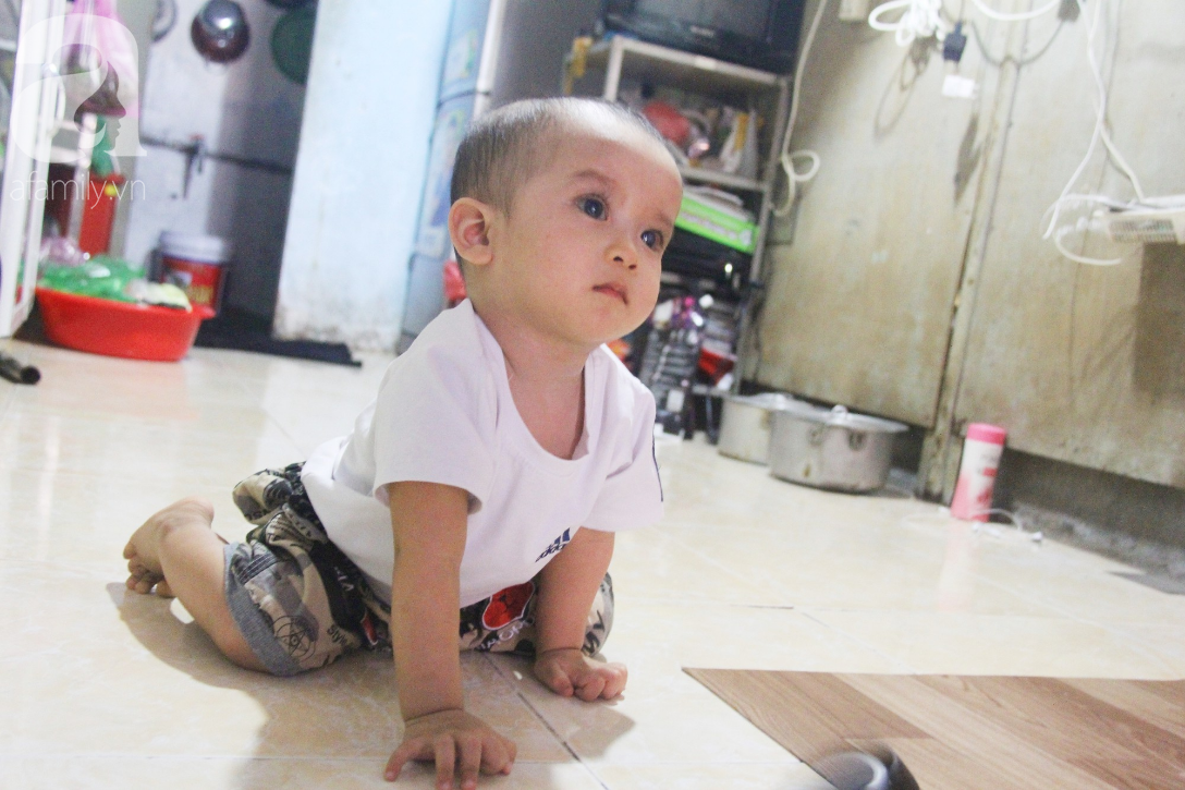 Cái Tết đầu tiên được nhìn thấy ánh sáng mặt trời sau hơn 1 năm mù lòa của bé Gia Anh - Ảnh 4. Cái Tết đầu tiên được nhìn thấy ánh sáng mặt trời sau hơn 1 năm mù lòa của bé Gia Anh - Ảnh 4.