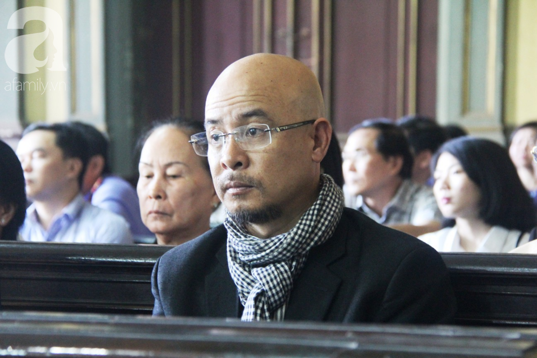 Ông Đặng Lê Nguyên Vũ và vợ căng thẳng trong phiên xử ly hôn nghìn tỷ của cà phê Trung Nguyên - Ảnh 5. Ông Đặng Lê Nguyên Vũ và vợ căng thẳng trong phiên xử ly hôn nghìn tỷ của cà phê Trung Nguyên - Ảnh 5.