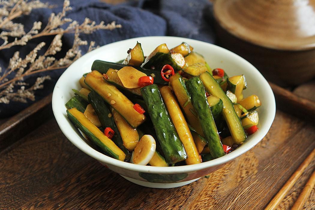 Dưa leo trộn chua cay: C&aacute;ch l&agrave;m dưa leo trộn chua cay cho gia đ&igrave;nh - Ảnh 5.