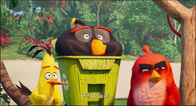 Angry Birds 2 tung trailer cực hài hước với sự xuất hiện của quý bà chim  - Ảnh 1.