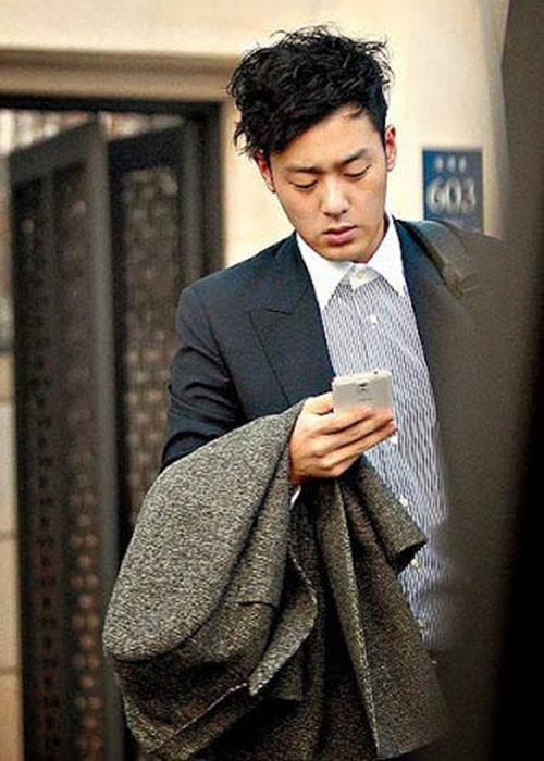 Xôn xao truyền kỳ về người chồng tài giỏi, đẹp trai của Jun Ji Hyun: Từ chối con gái của người quyền thế nhất nhì Gangnam để cưới thanh mai trúc mã - Ảnh 4.