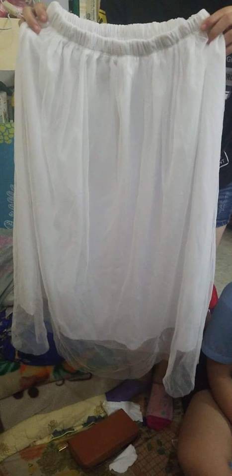 Mua váy bồng bềnh 3 lớp voan giá 130k, cô gái uất ức nhận sản phẩm chẳng khác gì miếng giẻ lau nhà - Ảnh 2. Mua váy bồng bềnh 3 lớp voan giá 130k, cô gái uất ức nhận sản phẩm chẳng khác gì miếng giẻ lau nhà - Ảnh 2.