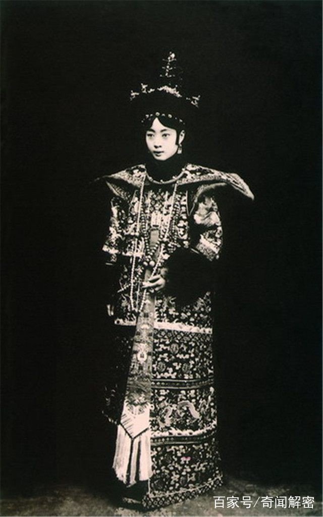 Ảnh hiếm chưa từng được hé lộ trong hôn lễ Hoàng đế Phổ Nghi - vị vua cuối cùng của nhà Thanh - Ảnh 9.