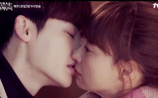 Nụ hôn cách biệt tuổi tác giữa Lee Jong Suk và Lee Na Young trong Phụ lục tình yêu bất ngờ gây tranh cãi - Ảnh 7.