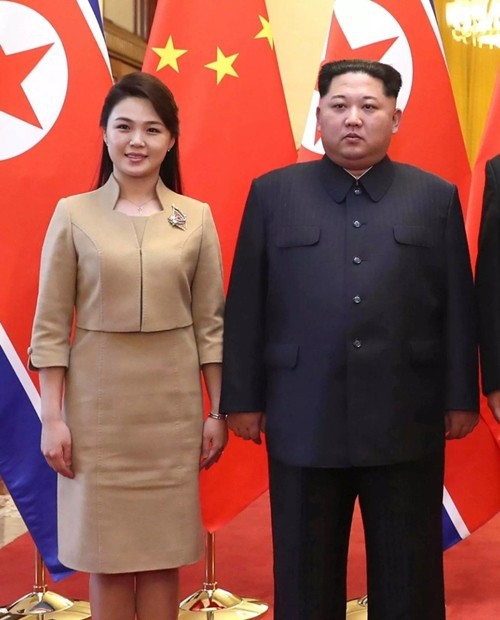 Vợ Chủ tịch Kim Jong Un - đệ nhất phu nhân của Triều Tiên xinh đẹp và bí ẩn thế nào? - Ảnh 1.