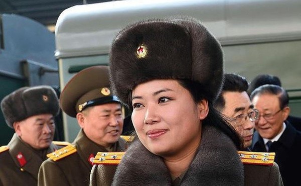 Nhan sắc nữ ca sĩ quyền lực nhất Triều Tiên theo chân ông Kim Jong-un tới Hà Nội  - Ảnh 5.
