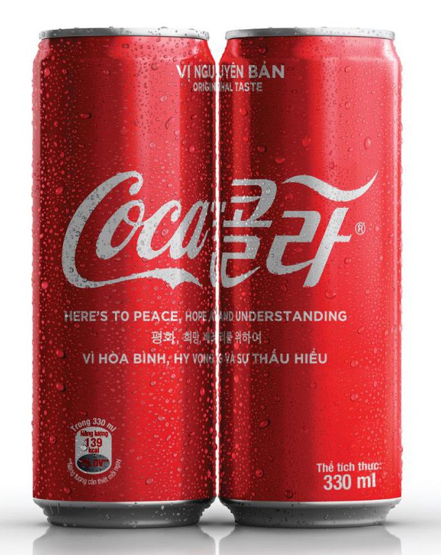 Coca-Cola chính thức ra mắt phiên bản lon mới với logo song ngữ Anh - Hàn - Ảnh 1. Coca-Cola chính thức ra mắt phiên bản lon mới với logo song ngữ Anh - Hàn - Ảnh 1.
