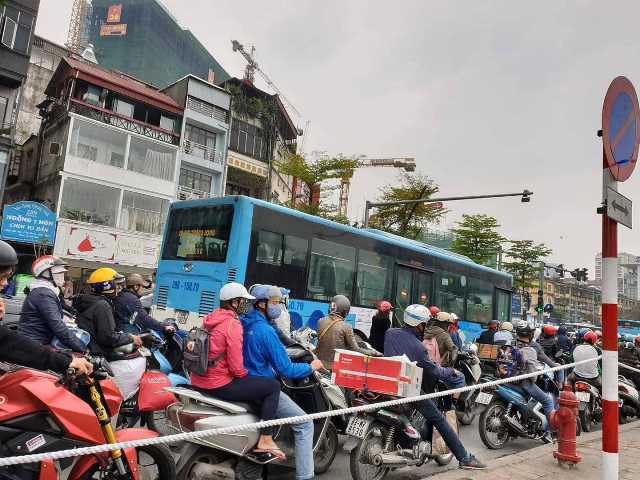 Hôm nay, cấm triệt để phương tiện lưu thông trên 10 tuyến phố phục vụ Thượng đỉnh Mỹ - Triều - Ảnh 2.
