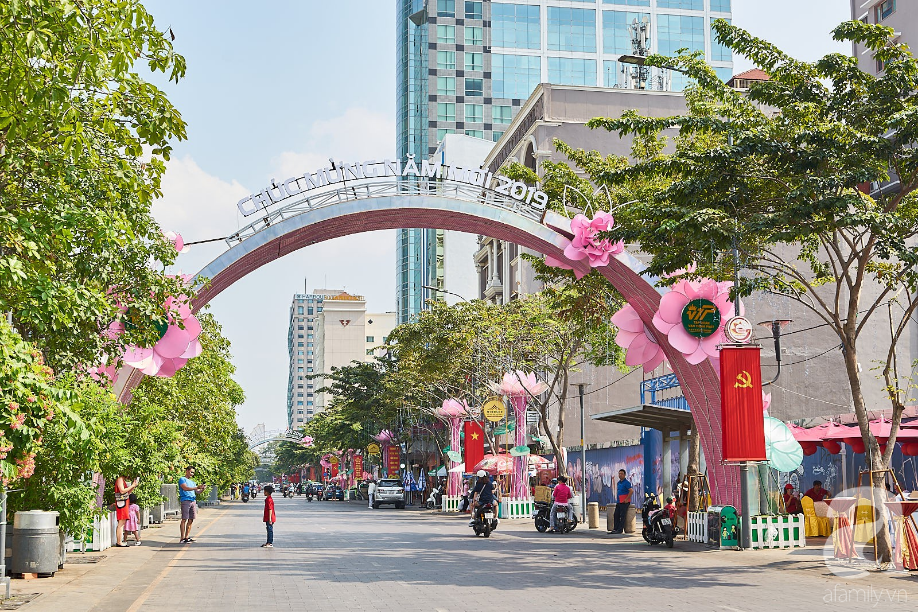 Có đâu ăn Tết lớn như Sài Gòn, đem heo 50 sắc thái phủ khắp nẻo đường lớn nhỏ - Ảnh 8.