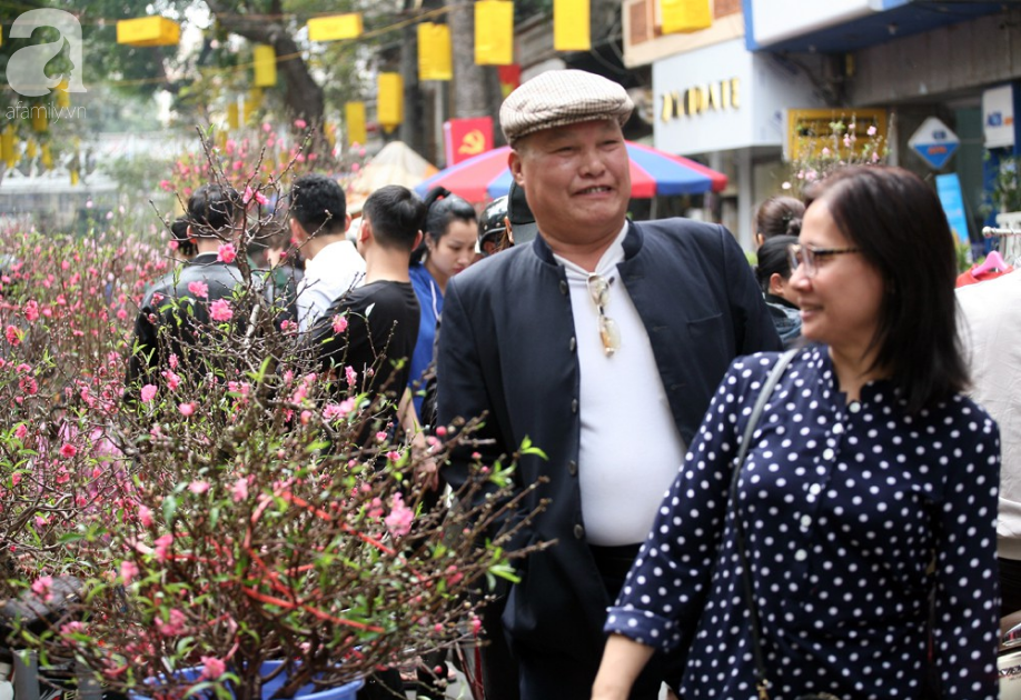 Hà Nội: Chợ hoa cổ Hàng Lược, chỉ họp 1 phiên duy nhất đông nghịt ngày cuối năm - Ảnh 6.