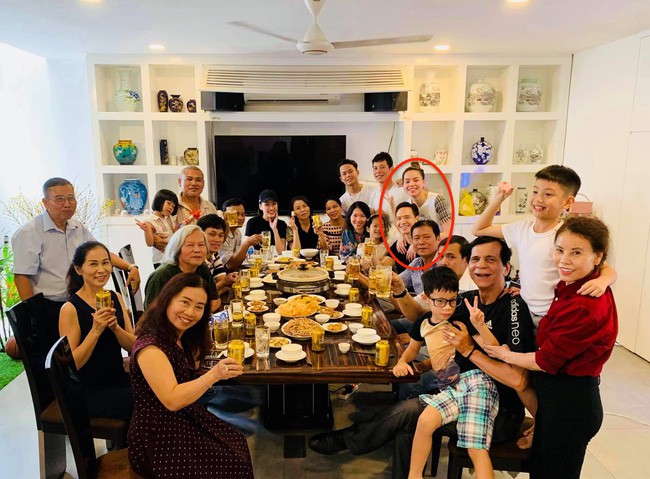 Kim Lý quây quần đón giao thừa cùng gia đình Hồ Ngọc Hà - Ảnh 2. Kim Lý quây quần đón giao thừa cùng gia đình Hồ Ngọc Hà - Ảnh 2.