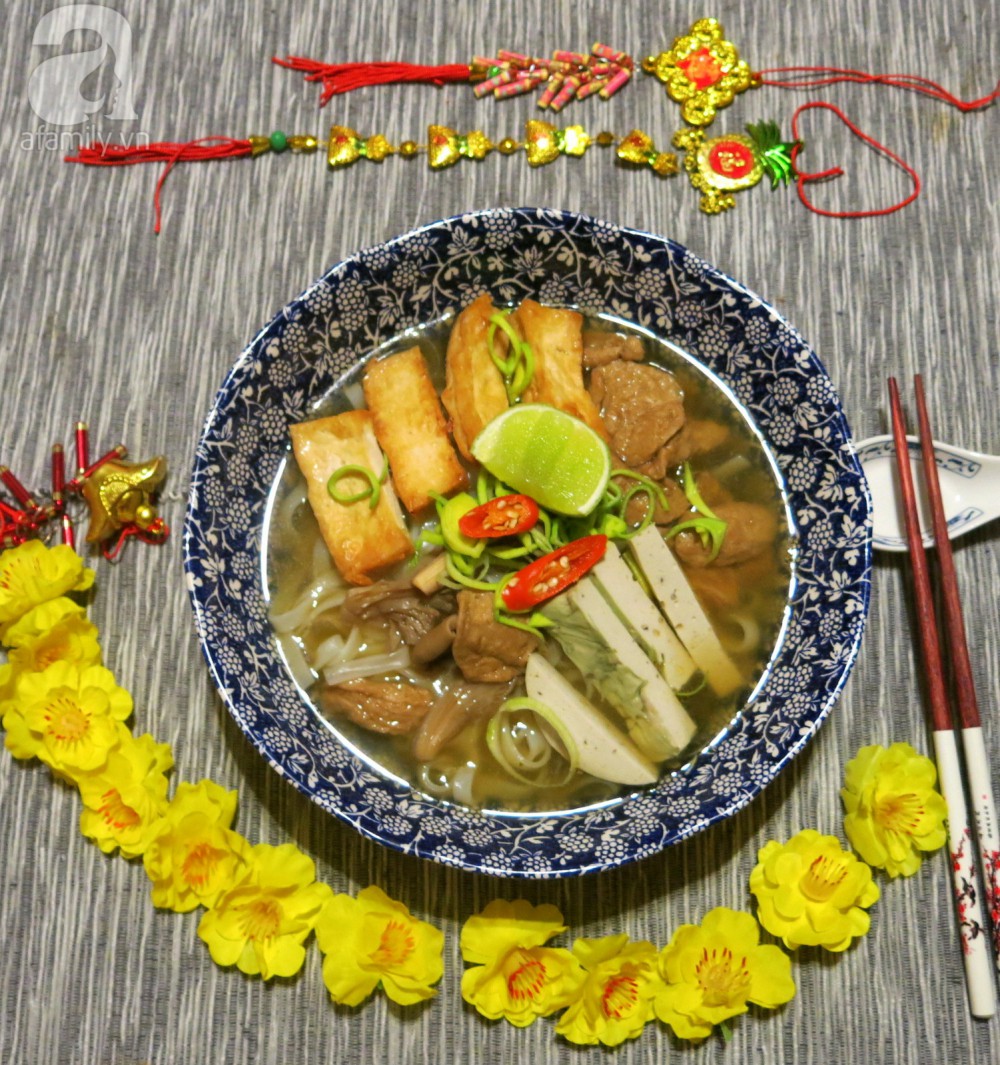 Mùng 3 Tết học mẹ Liên Ròm nấu tô phở chay ngọt lành cho cả năm thanh tịnh - Ảnh 8. Mùng 3 Tết học mẹ Liên Ròm nấu tô phở chay ngọt lành cho cả năm thanh tịnh - Ảnh 8.