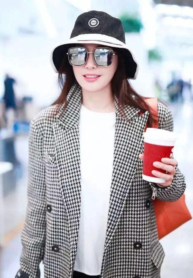 Nỗi lòng của Tần Lam: Chuyên tằn tiện khi mua đồ giá rẻ nhưng lại sắm không tiếc tay cho đồ “hack tuổi” này - Ảnh 2. Nỗi lòng của Tần Lam: Chuyên tằn tiện khi mua đồ giá rẻ nhưng lại sắm không tiếc tay cho đồ “hack tuổi” này - Ảnh 2.