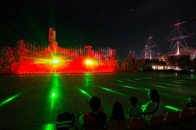 Nhạc nước, 3D Mapping ở Vinpearl Land: Phong vị mới cho ngày Tết - Ảnh 1.