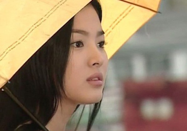 Song Hye Kyo: Tài sắc giàu có hơn người nhưng vẫn bị đồn thua kẻ thứ ba, chồng trẻ xa lánh ghẻ lạnh - Ảnh 1.