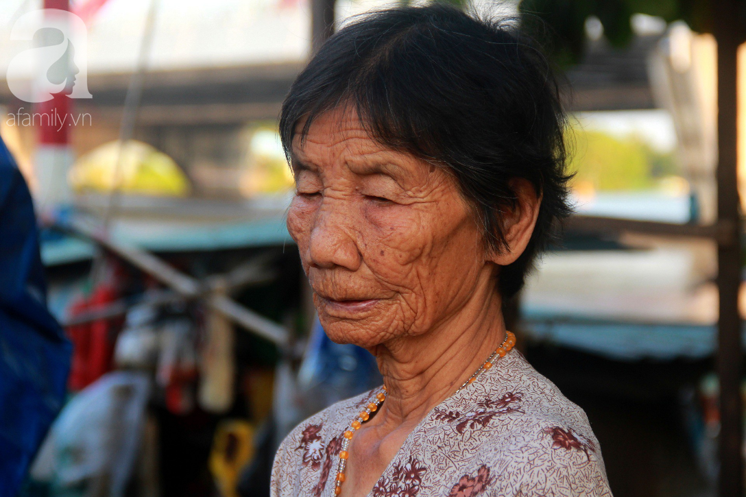 Giấc mơ gần nửa thế kỉ của xóm chài nghèo giữa Sài Gòn: Muốn lên bờ sống nốt những ngày tháng cuối đời - Ảnh 7.