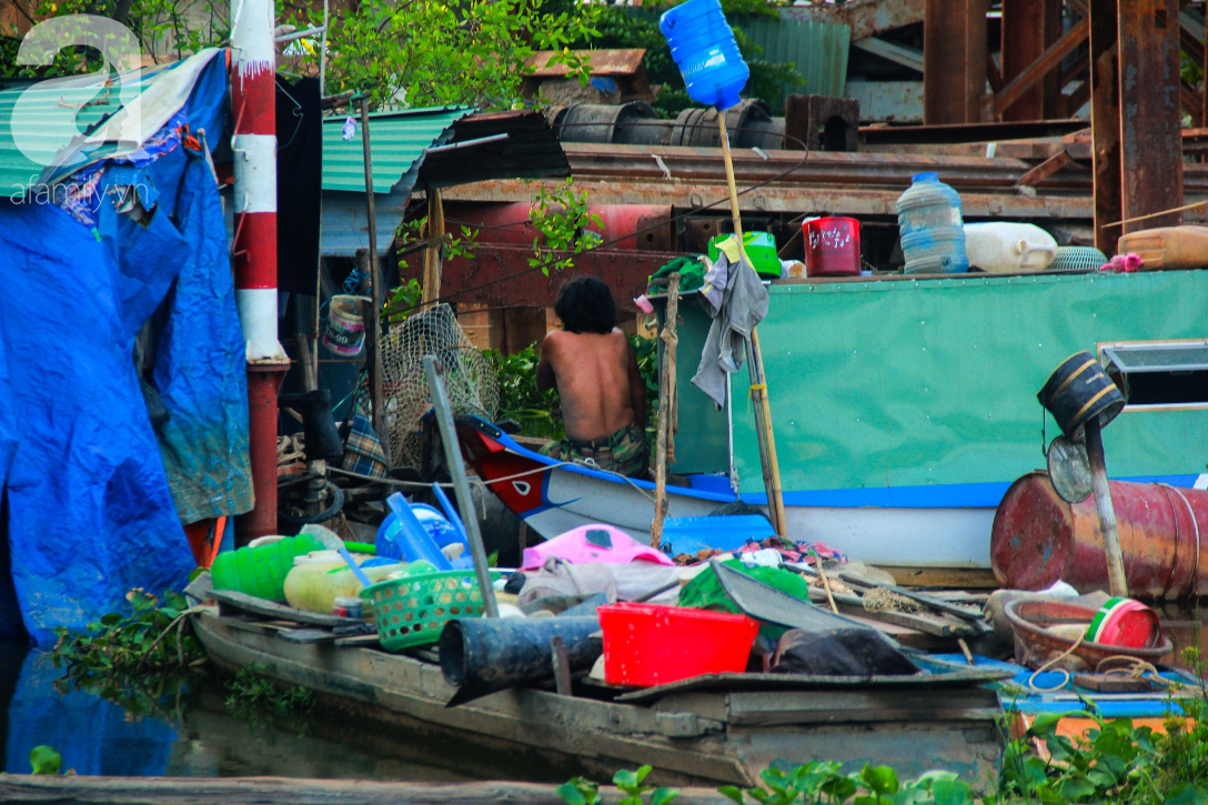 Giấc mơ gần nửa thế kỉ của xóm chài nghèo giữa Sài Gòn: Muốn lên bờ sống nốt những ngày tháng cuối đời - Ảnh 9.